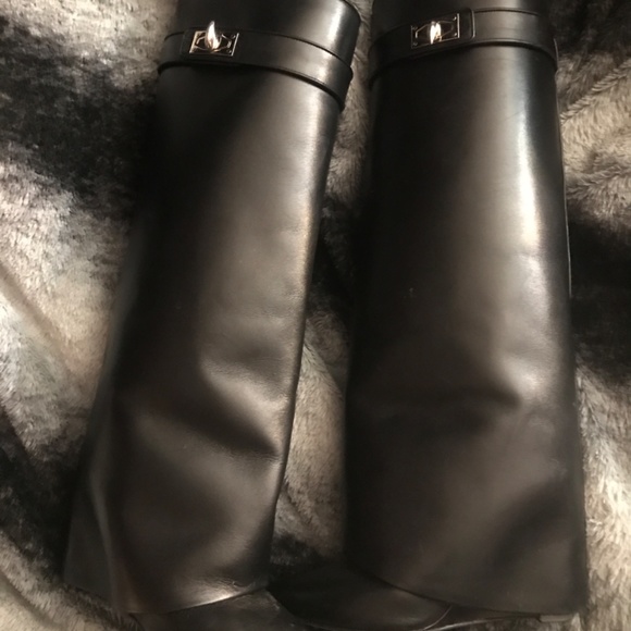 Butter soft Shark Gevinchy knee boots - Picture 4 of 4